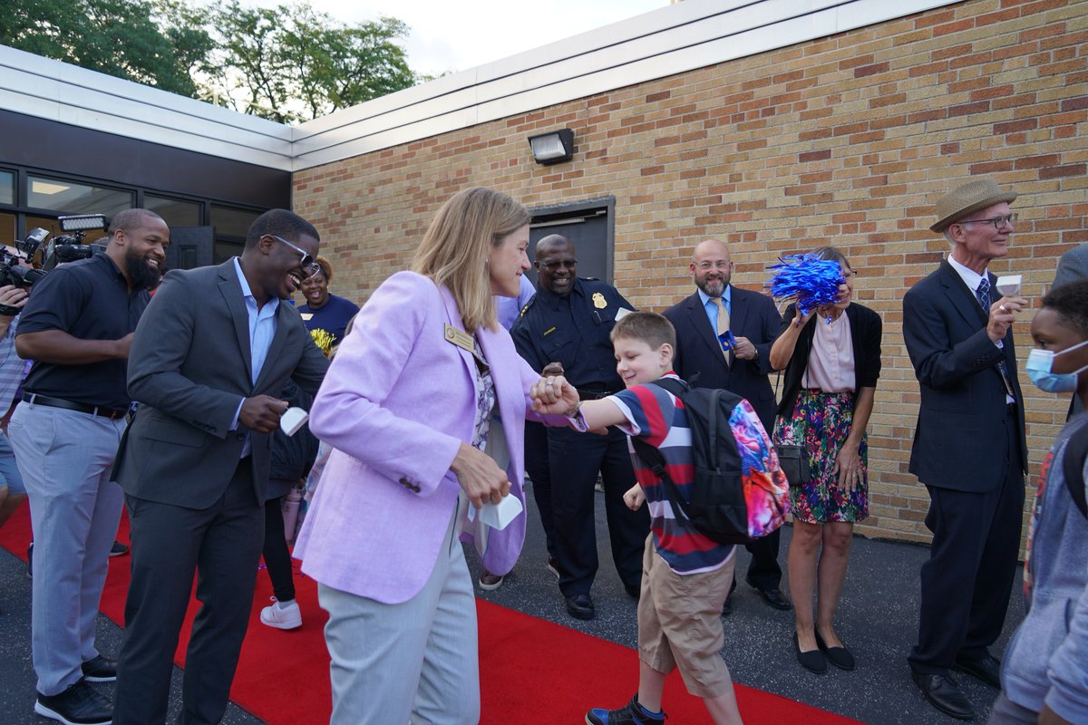 MilwaukeeMPS's tweet photo. Watch the full press conference from our #MPSDayOne kick off this morning from Academy of Accelerated Learning. #MPSProud
Watch the full video on our YouTube channel at: https://t.co/z6U39aR1BK
Enroll at https://t.co/fukHUXpgYm https://t.co/4yg5QSypCK