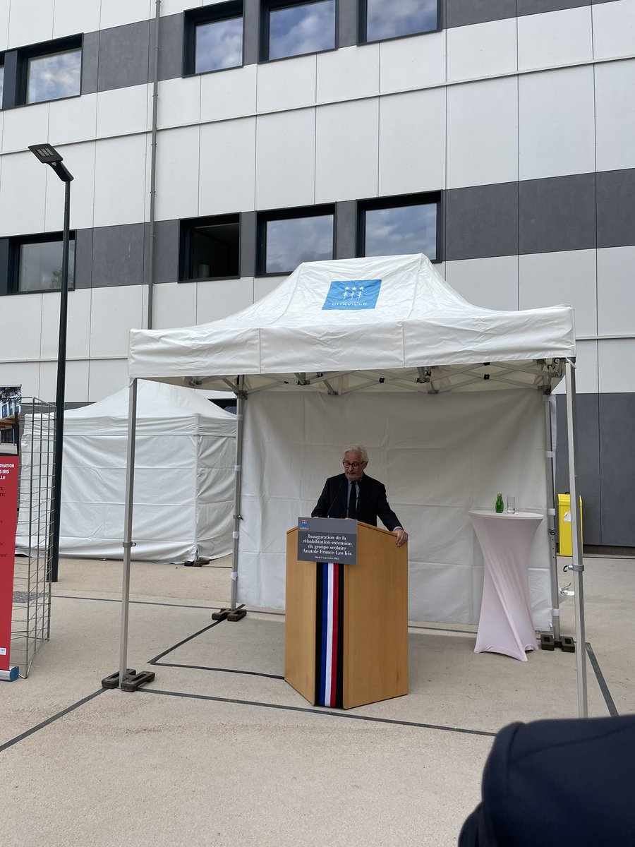 OLebrun78's tweet photo. Inauguration de deux écoles rénovées chez mon collègue de Chaville, Jean-Jacques Guillet.
Une prouesse compte tenu du site très contraint ! Une prouesse à 12 M€ quand même ! https://t.co/AP0qyKKCdF