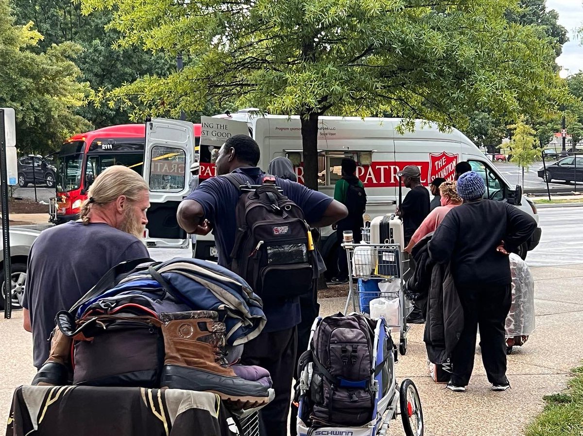 1affinity's tweet photo. Salvation Army Grate Patrol: 
Team Project Affinity prepared and served meals to 75 needy and underserved individuals. 

To become a part of our team, please mail us here: ztalat@projectaffinity.org

#gratepatrol #salvationarmy #lunchesserved #fightfoodinsecurity https://t.co/MwrpvWtEBG