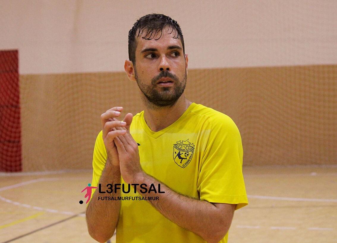 Un jugador recién llegado a la familia puntarronera y que va hacer disfrutar mucho a nuestra grada. Un jugador necesario para todo entrenador. Pívot,ala,cierre y si le pides jugar de portero estamos seguros que también destacaría en esa faceta. ¡¡¡Feliz cumpleaños Carlos!!!💪🏽💛🎂