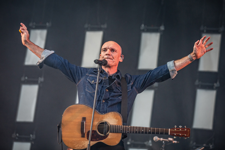 #concert #BernardLavilliers, <a href="/Lubianaofficiel/">Lubiana</a> et <a href="/gaetan_roussel5/">Gaetan Roussel</a> à Namur #Festival <a href="/LesSolidarites/">LesSolidarites</a>
 en Belgique par #Poldegroeve pour #NosEnchanteurs nosenchanteurs.eu/index.php/2022…