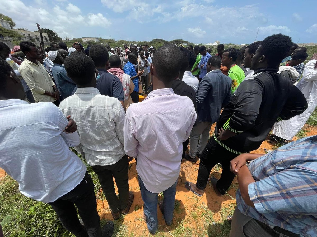 Alle hakuu naxariisto Aboowe Abdisalam Mohamed Haji Isse qabriga Alle ha kuu waa siciyo janada Alle ha ku geeyo marti la jecel yahay Alle hakaa dhigo geeridaada wey itaa batay Alle qalbiga hanoo qaboojiyo saaxib iyo wall baa ii aheed 😭😭😭😭
Waan kuu xiisidona Aboowe 😭