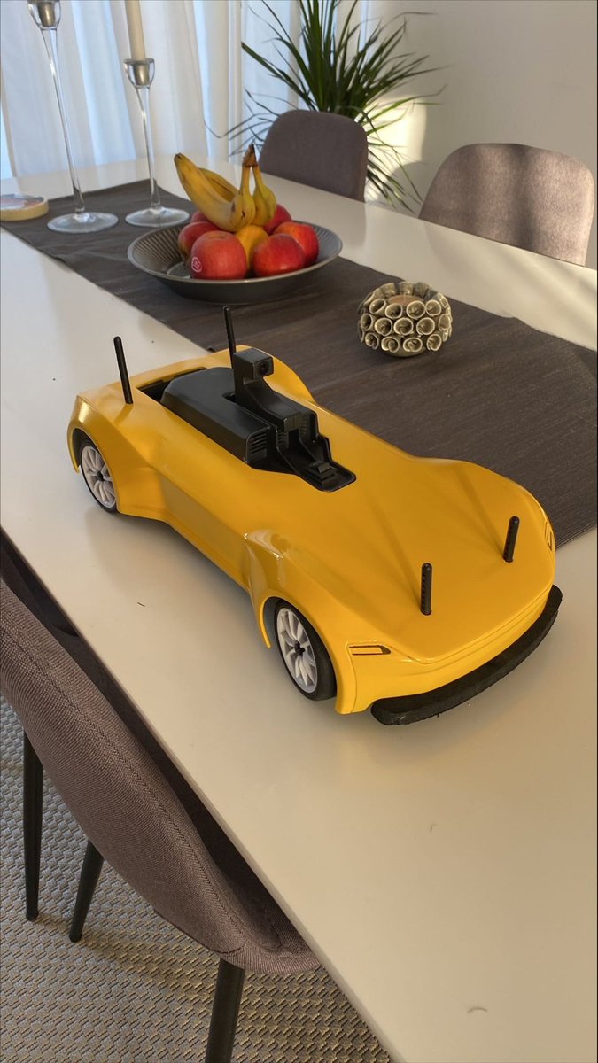 De3rOfficial's tweet photo. @Motorsport @ScuderiaFerrari @Carlossainz55 @Charles_Leclerc @ShellMotorsport How about drive a real car remotely! https://t.co/tRkD7nEXwW