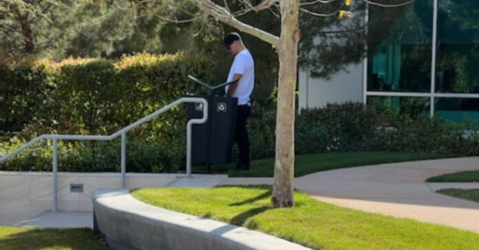 MrFewie's tweet photo. @Sanabul @NateDiaz209 @KChimaev @ufc he looks bigger on this picture https://t.co/NYdqGN08mR