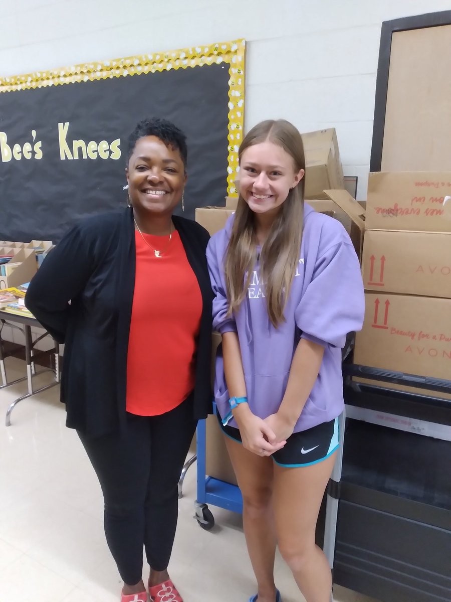 Thank you to Tiffany Trizna, a National Honor Society student from Joliet West who donated 11 boxes of books to Sandburg School!  She will be a freshman at the Milwaukee School of Engineering this fall. Students and parents took home the books during our meet and greet!