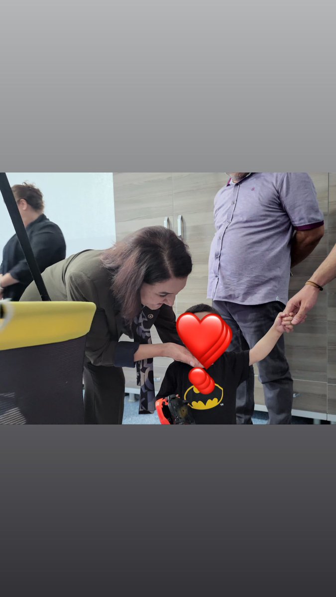 gulenderacanal's tweet photo. Özel Yaşam Yolu Bakım Merkezi ni, Özel Engelli Bakım Merkezleri Derneği Başkanı @evrenaslan79 'u Şanlıurfa ASHM müdürümüz @hasanbilici63 ile ziyaret ettik. Merkezimiz ve engellilerimiz hakkında görüştük.

@abkadir63
@cengizizgordu
@felhanibrahim0
@ibrahimhbeyaz
@EmreBuyukbudak https://t.co/lrwyDDcnmH