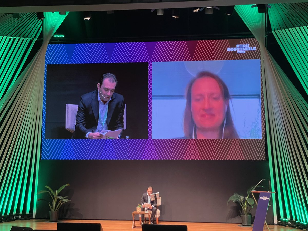 SinYui's tweet photo. @fragale_marco y #MarianHeinrich - Directora de Energía de WBCSD en la exposición "La clave de la electrificación para un futuro bajo en carbono" @_perusostenible https://t.co/BT71kYXaX7