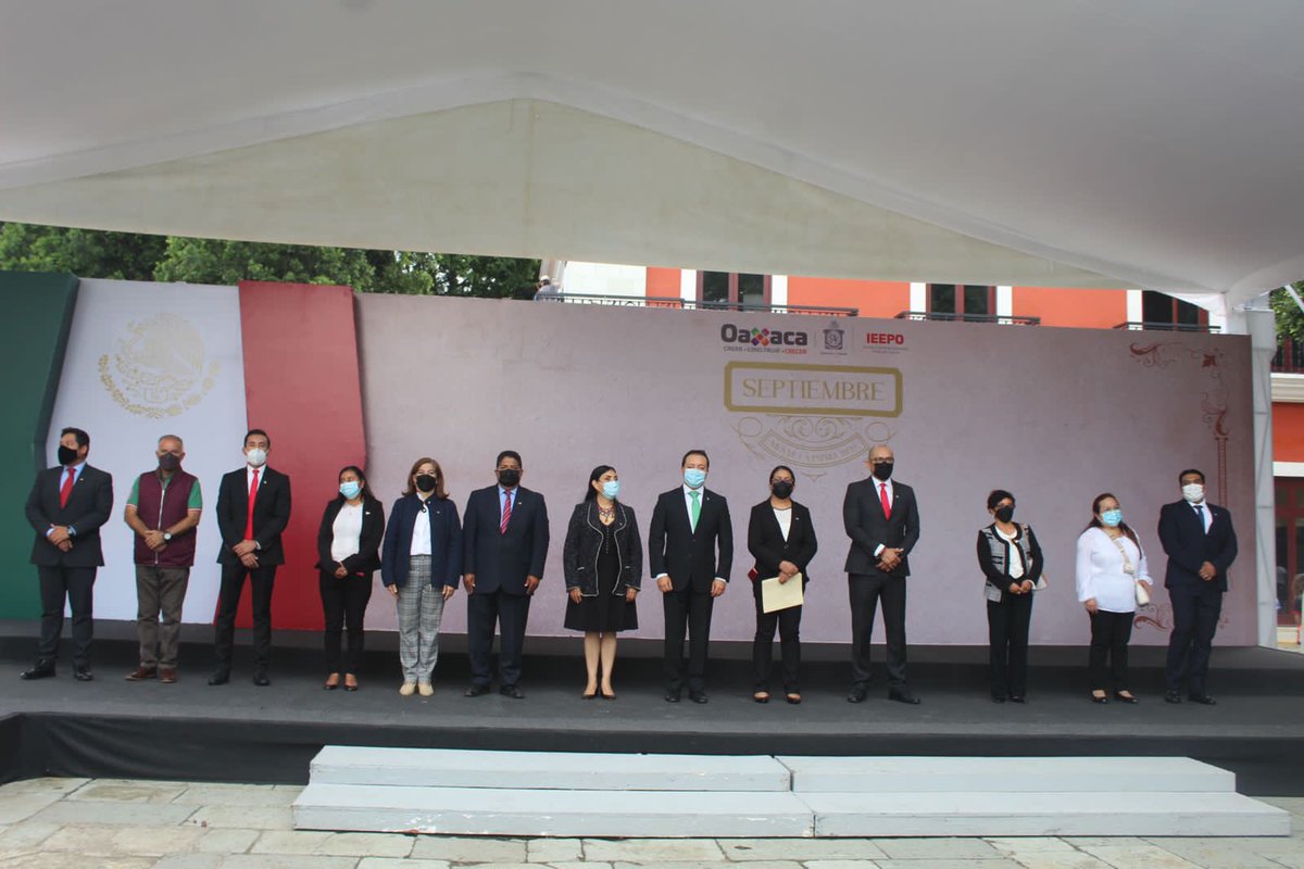 Benjamin_Hdez_'s tweet photo. Tuve el honor de presidir el arriamiento de nuestro Lábaro Patrio en compañía de mi amiga @AidaRuizG. Conmemorando las gestas heroicas de quienes nos dieron Patria y Libertad. https://t.co/veEs4aE7bl