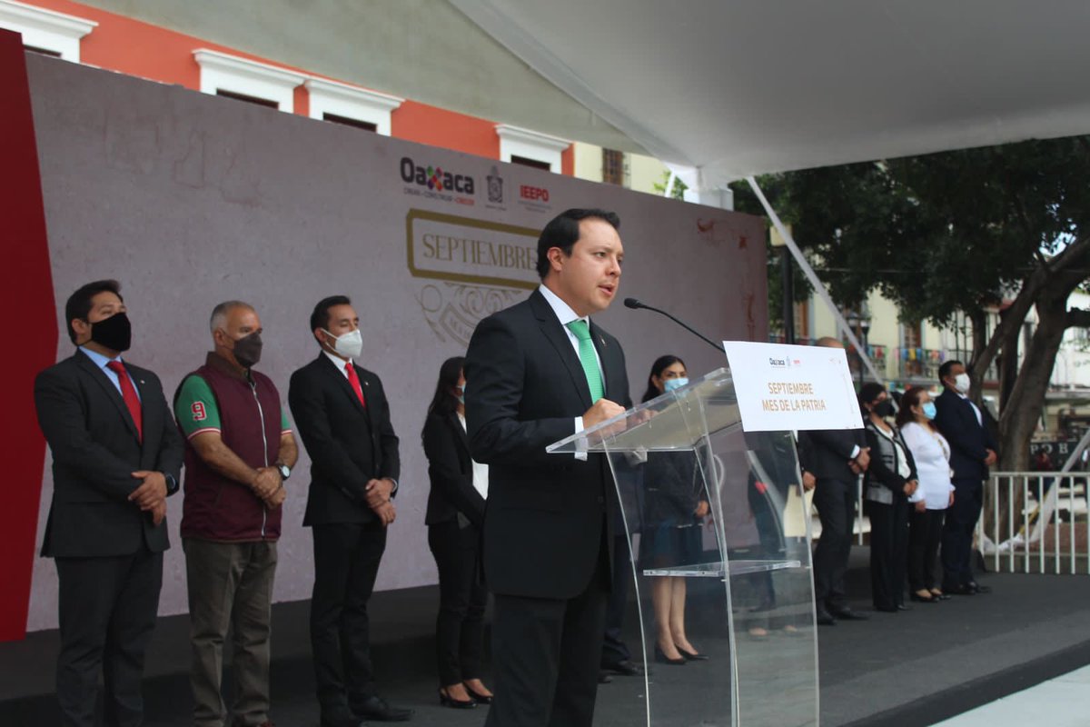 Benjamin_Hdez_'s tweet photo. Tuve el honor de presidir el arriamiento de nuestro Lábaro Patrio en compañía de mi amiga @AidaRuizG. Conmemorando las gestas heroicas de quienes nos dieron Patria y Libertad. https://t.co/veEs4aE7bl