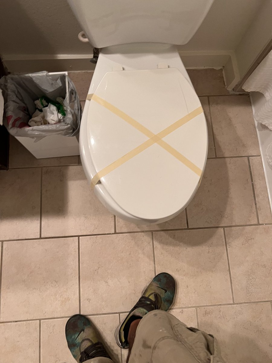 KKilledKing's tweet photo. Instead of going to a store and buying a plunger, this is what this person decided to do #filthybitch https://t.co/8rZhOmuBgh
