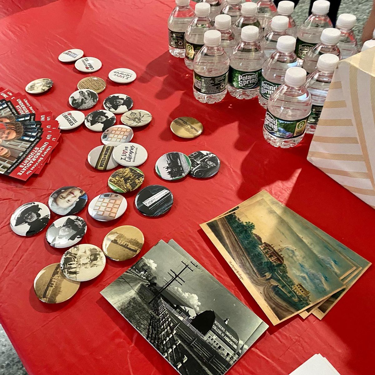 RULibraries's tweet photo. Stop by #AlexanderLibrary now for free snacks, goodies, and “Make a Postcard” from @rutgers_scua!
Write to your family and friends on free postcards, and we’ll mail them for you! Visit https://t.co/kuLtT7luMz for more details about our #RULWelcomeWeek events and activities. https://t.co/hrLz1XEqXG