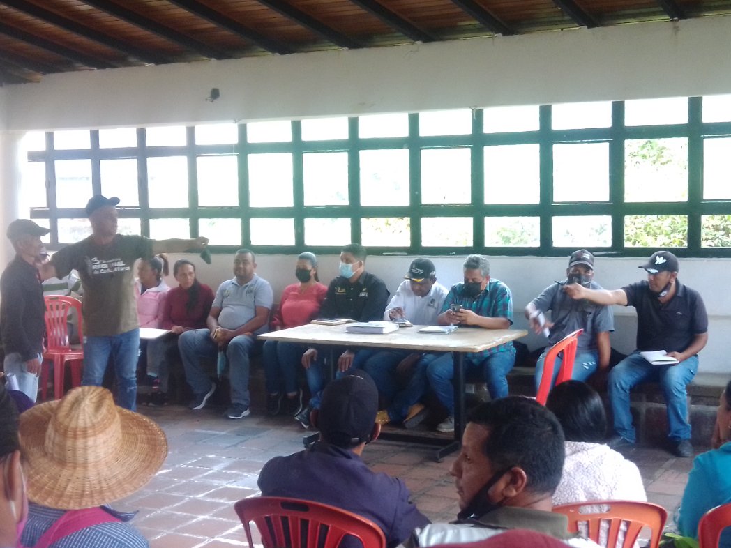 CAeb2020's tweet photo. Desde el Municipio AEB se desarrolla reunión con productoras y productores de café instituciones café Venezuela Agrolara inti
@DiliaMSanare 
@Psuv_Lara_ 
@clapoficial1 https://t.co/828Iz95HwV