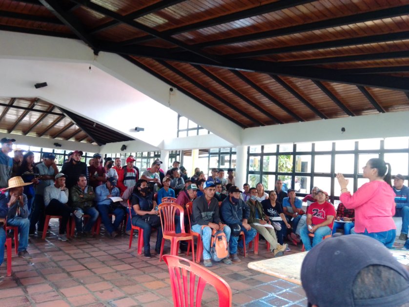 CAeb2020's tweet photo. Desde el Municipio AEB se desarrolla reunión con productoras y productores de café instituciones café Venezuela Agrolara inti
@DiliaMSanare 
@Psuv_Lara_ 
@clapoficial1 https://t.co/828Iz95HwV