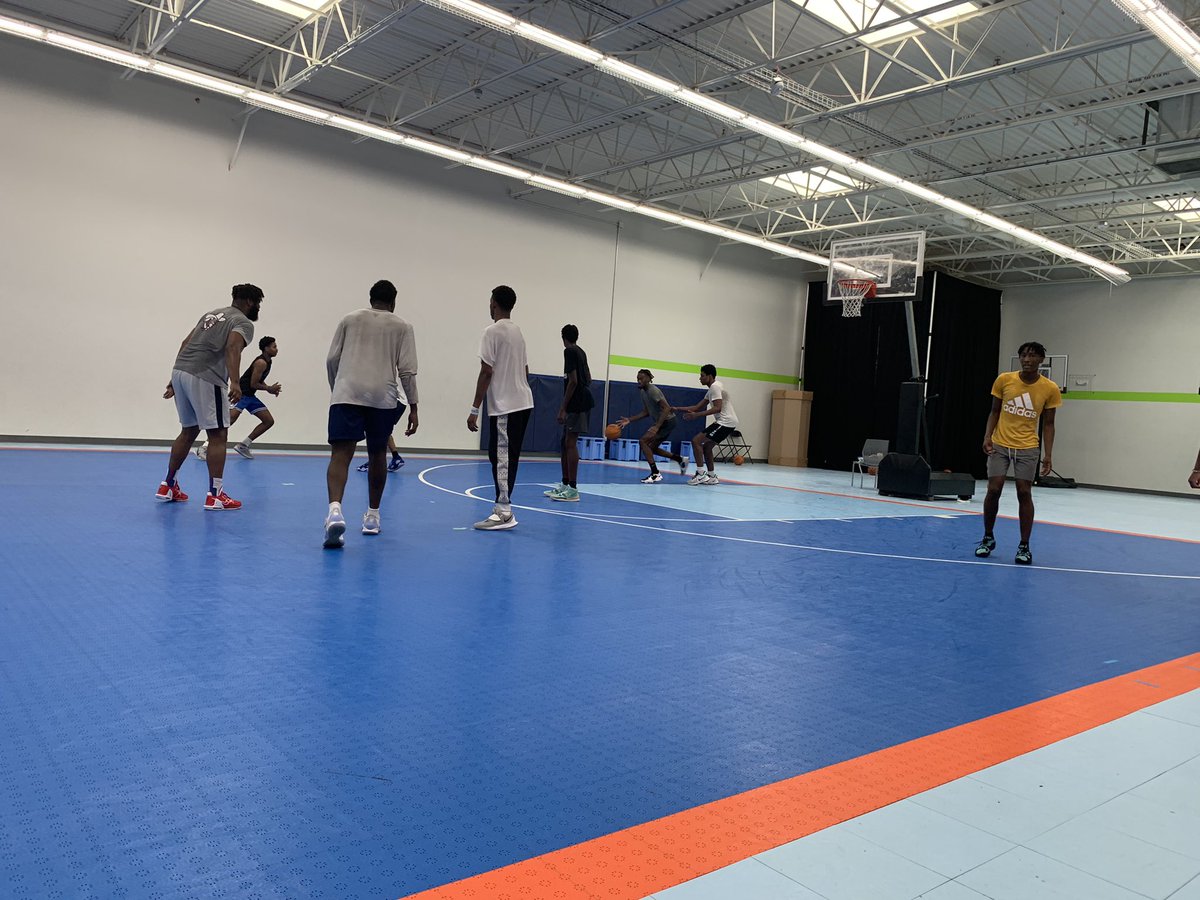 1st stop of the #PhenomOpenGym here at NC GBB today.

This group will be led by 2023s Asa White, Jajuan Nicholls, Chase Dawson, Xavier Whitaker, William Bostic &amp; Louis Couch alongside 2024s Caden Bell &amp; Jalik Nicholls 

<a href="/ncgbbambb/">NCGBB Basketball 🦅</a> <a href="/NCGBBA/">NC GBB ACADEMY</a>