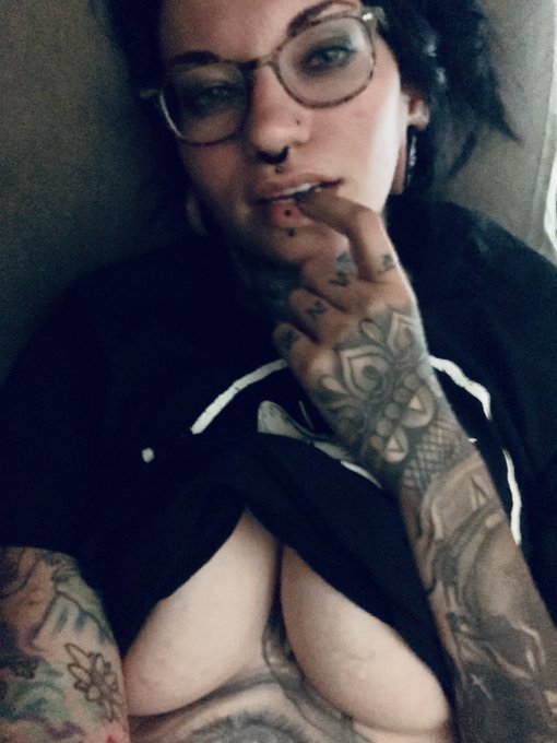 This isn&rsquo;t love It&rsquo;s a fucking vibe  https://t.co/gYInMea0Ll $krakengirl666 https://t.co/0IUgl1UrmN<a href="/tag/mvsales"class="tags"><span>#mvsales</span></a>