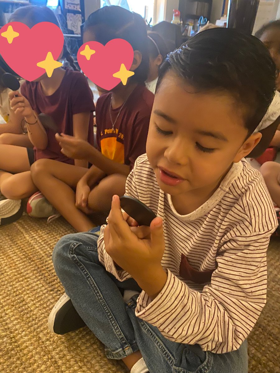 RubyC_NISD's tweet photo. First graders at @nisdnicholses use mirrors to see their “articulators” 🪞👄
@NISDElemCI 
@nisdelemelar https://t.co/aJQ6jXGl6i