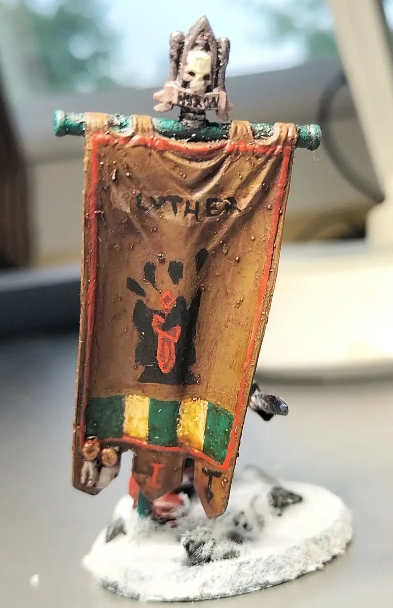 ghostly_bean's tweet photo. Another character painted up; this time a banner bearer! This dude betrays the true origins on these renegades: they're Fallen!
#redcorsairs #PaintingWarhammer #40kconversions #40k #warhammercommunity https://t.co/RHeQYgYxLe