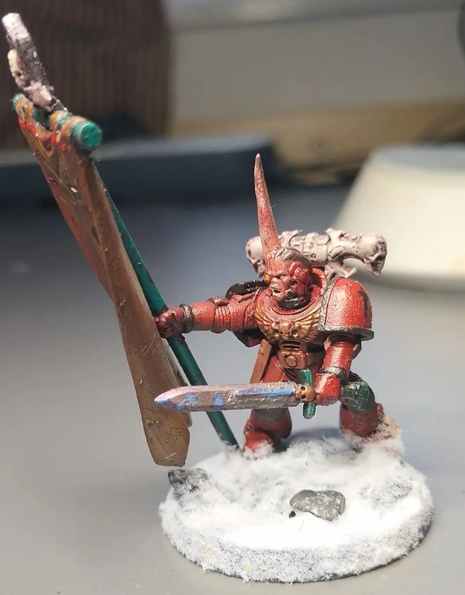 ghostly_bean's tweet photo. Another character painted up; this time a banner bearer! This dude betrays the true origins on these renegades: they're Fallen!
#redcorsairs #PaintingWarhammer #40kconversions #40k #warhammercommunity https://t.co/RHeQYgYxLe