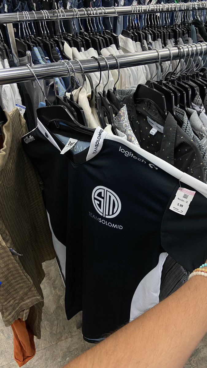 Fuzzboy_'s tweet image. Thrift stores wild these days