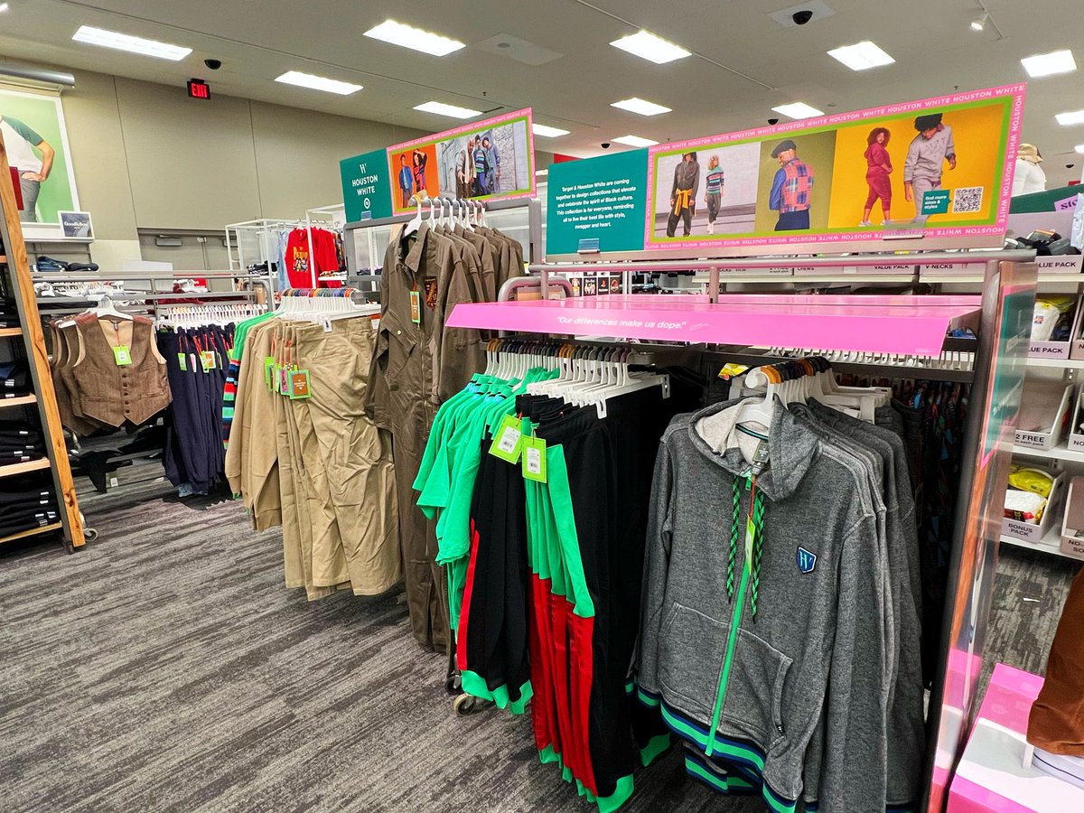 AbeFromTarget's tweet photo. Houston White is here!! I love all the pieces of this collection so much!! 
#Target
#T1895
#worksomewhereyoulove
#HoustonWhite https://t.co/zfdKl8zaXJ