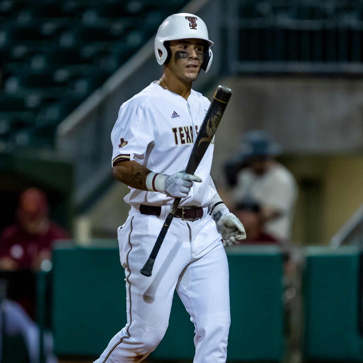 TxStateBaseball's tweet photo. Happy Birthday @daylan_pena13! 🎈🎉🎂🎁⚾ https://t.co/bnEnqc2X0e