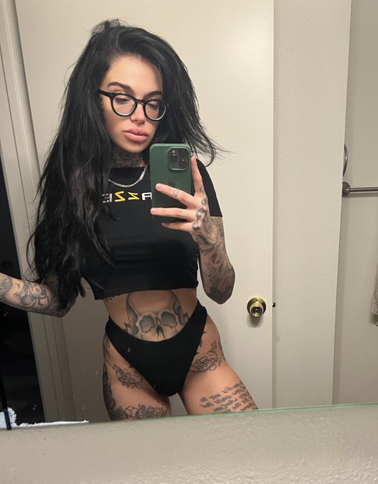 I&rsquo;ve evolved into such a fucking whore &amp; I love it 😈🖤 https://t.co/yyljT7bZ41