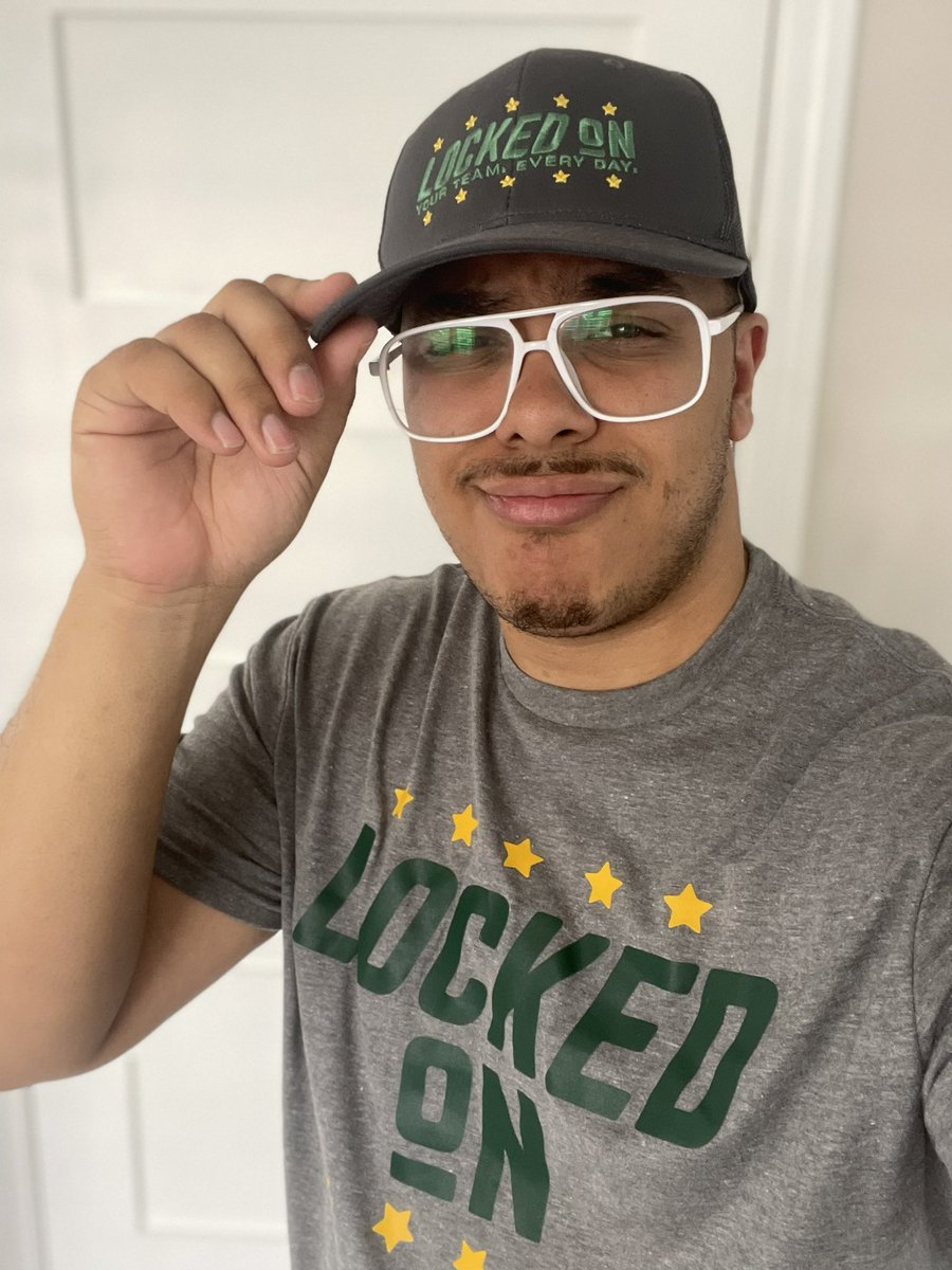 PatTheDesigner's tweet photo. So Chicago … yall Know I’m All for Supporting & Promoting the Brands That Rock with me … but this color scheme is a tough one For a Bears Fan 😂😂 anyway make sure yall tuning in to the 🔥 content we dropping at @LockedOnNetwork #ONLYONEWAYUP https://t.co/eCc6MiVT7o