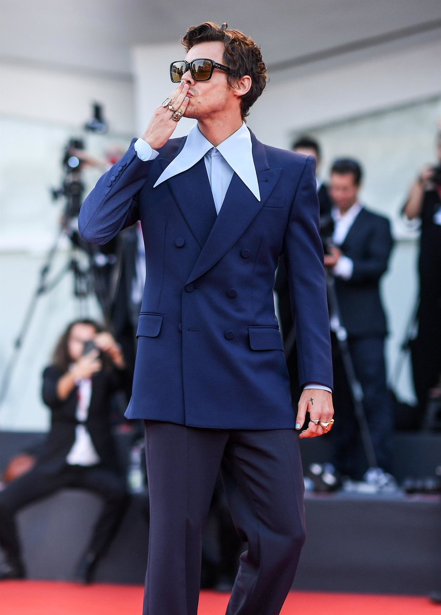 harrycolmedia's tweet photo. 📸 | Más de Harry ayer en la alfombra roja ✨
Vía: ©️ owners
#Venezia79 #DWD #DontWorryDarling #PremierDWD https://t.co/s2N70IelFP
