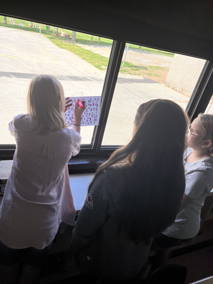 mrs_stuck's tweet photo. A favourite activity for day 1! #100numbers setting the tone for what good group work looks/feels/sounds like in a building thinking classroom @pgliljedahl https://t.co/qpjjxK2Nk8