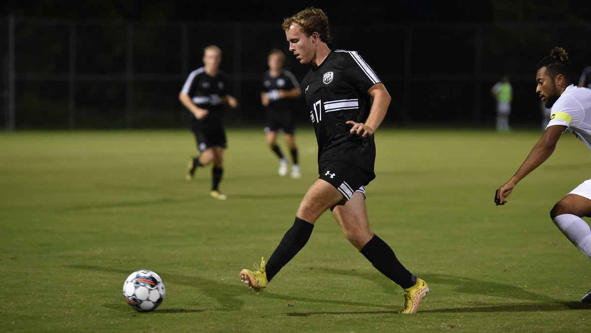 UMBCAthletics's tweet photo. Congrats to @UMBCMensSoccer sophomore forward Spencer Hanks, who was named to the National Team of the Week https://t.co/4XJL1t6PNu #RetrieverNation https://t.co/cQcSrqLqyB
