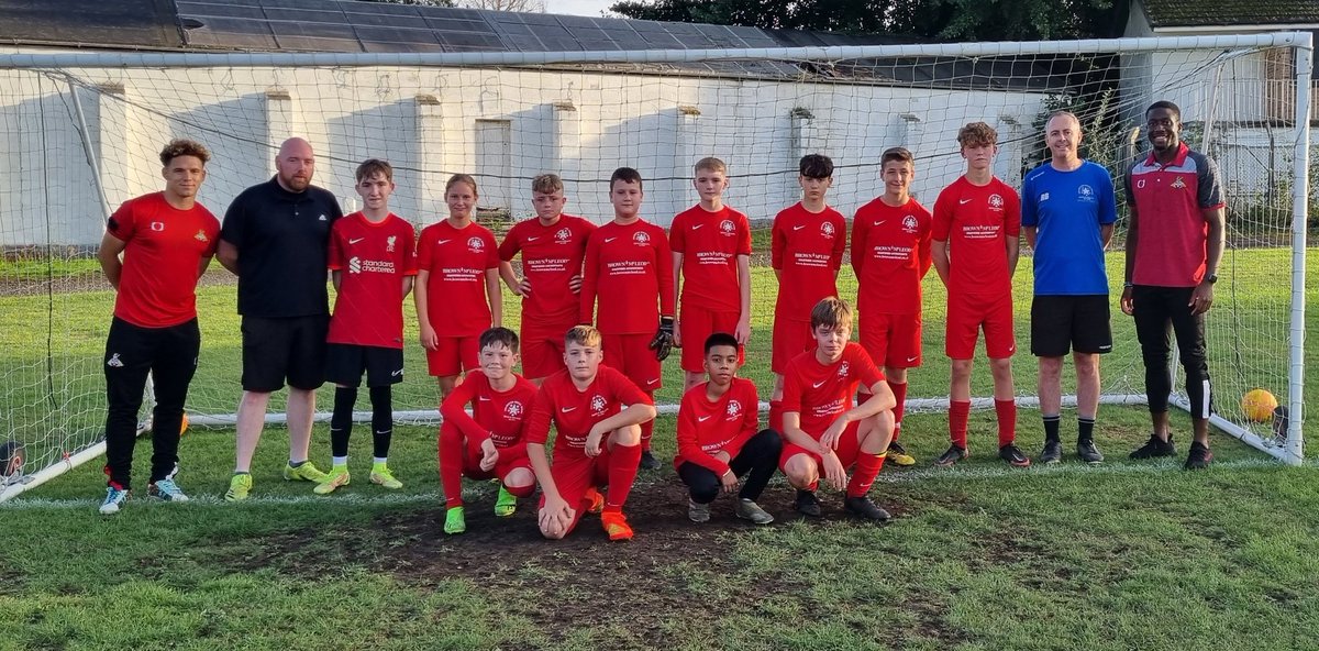 #DRFC awesome training session with <a href="/drfc_official/">Doncaster Rovers FC</a> this evening. Chuffed to have <a href="/JOlowu_27/">Joseph Olowu</a> and <a href="/charlieseaman99/">charlie seaman</a> play with Edlington White Stars U14 Reds.