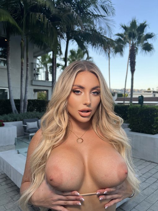 Excessive heat warning @Brazzers https://t.co/bmcvJg3y5K<a class="tags" href="/tag/brazzers">@brazzers</a>