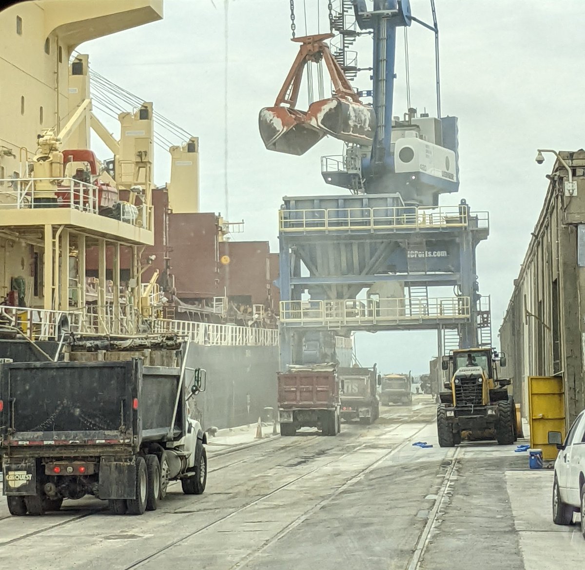 NCChamber's tweet photo. Did you know that @NCPorts boast the highest container truck gate and crane
productivity on the U.S. East Coast? Learn more https://t.co/ANppvxAOwt #ncports #portofprogress https://t.co/1xF7k7Bces
