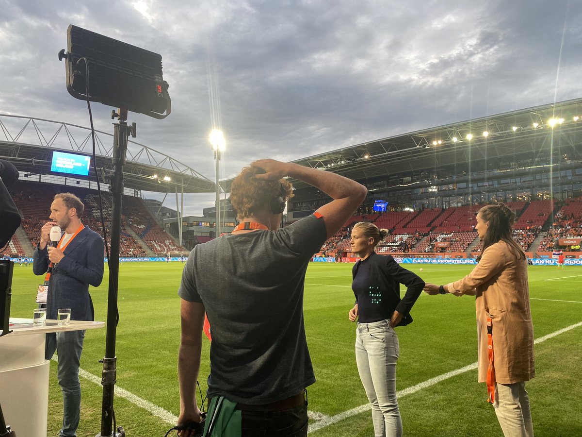 De voorbereiding op de uitzending is in volle gang. Kwalificeert #Oranje zich direct voor het #WK2023 of worden het play-offs?
#NEDISL #NOS