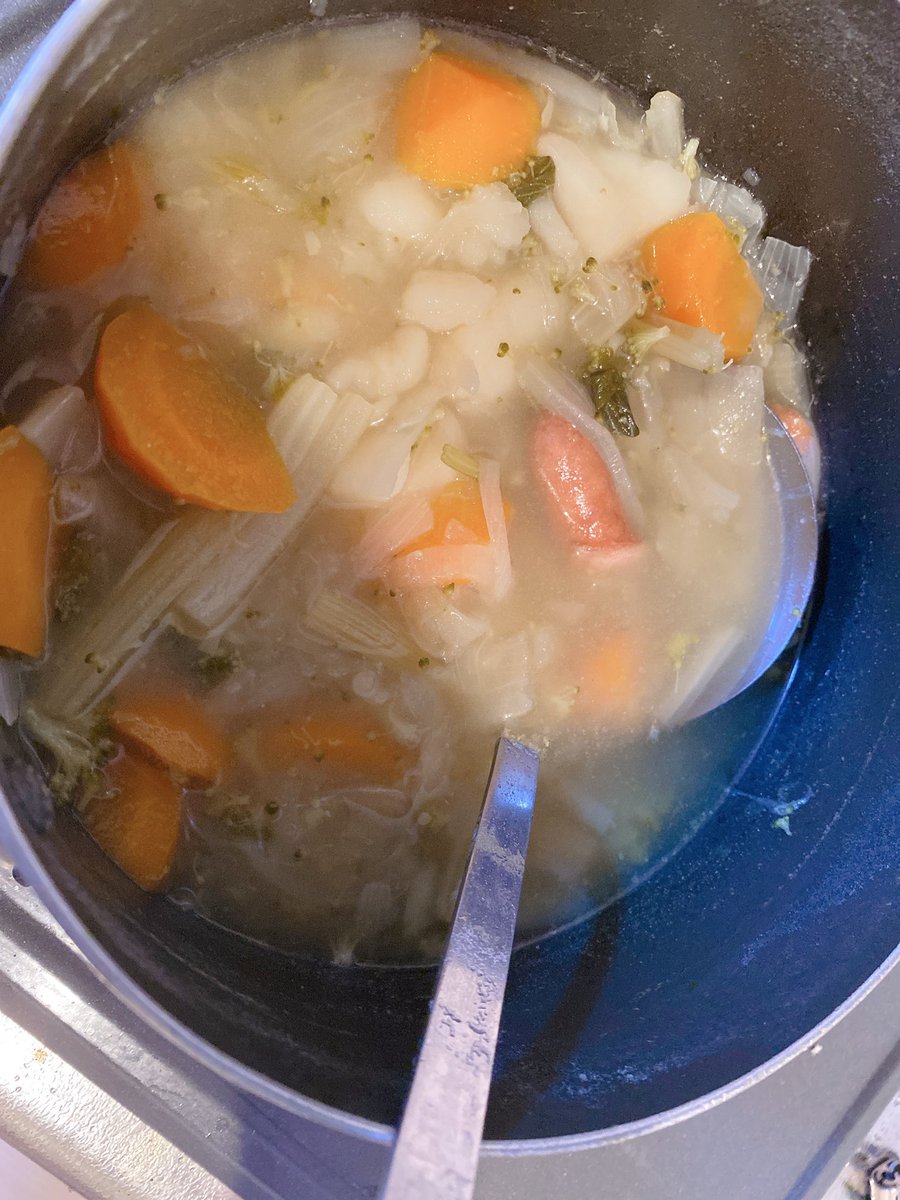 あ、ポトフ作った！煮込みすぎてじゃがいもとブロッコリー消えた🥦 https://t.co/iDlRYLZlw2