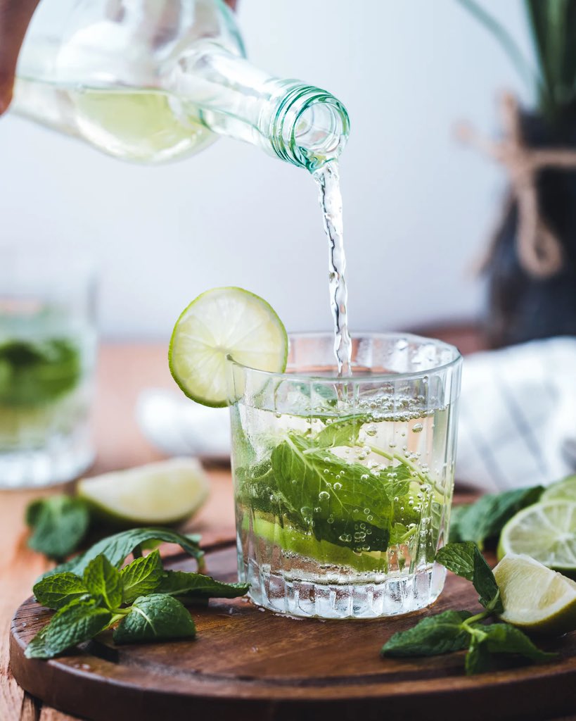 healthypplpwr's tweet photo. How much water do you drink a day? https://t.co/ZZnpw9es11