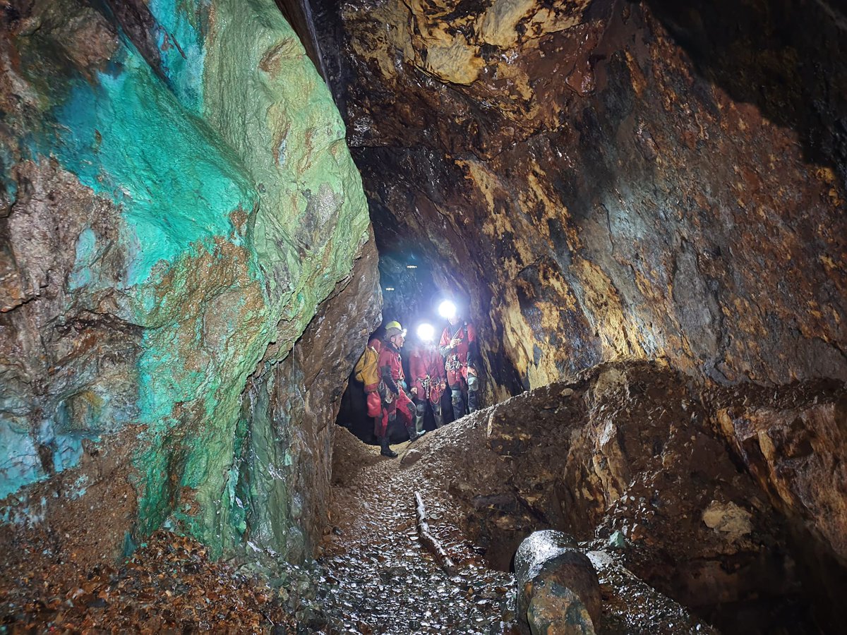 YorkCavingClub's tweet photo. Awesome weekend in Coniston. Walking and faffing around in copper mines. Thanks to the Yorkshire Mountaineering Club for hosting us in their fine cottage. 🙂

#caving #mineexploring #lakedistrictnationalpark https://t.co/Kv8thXfxvx