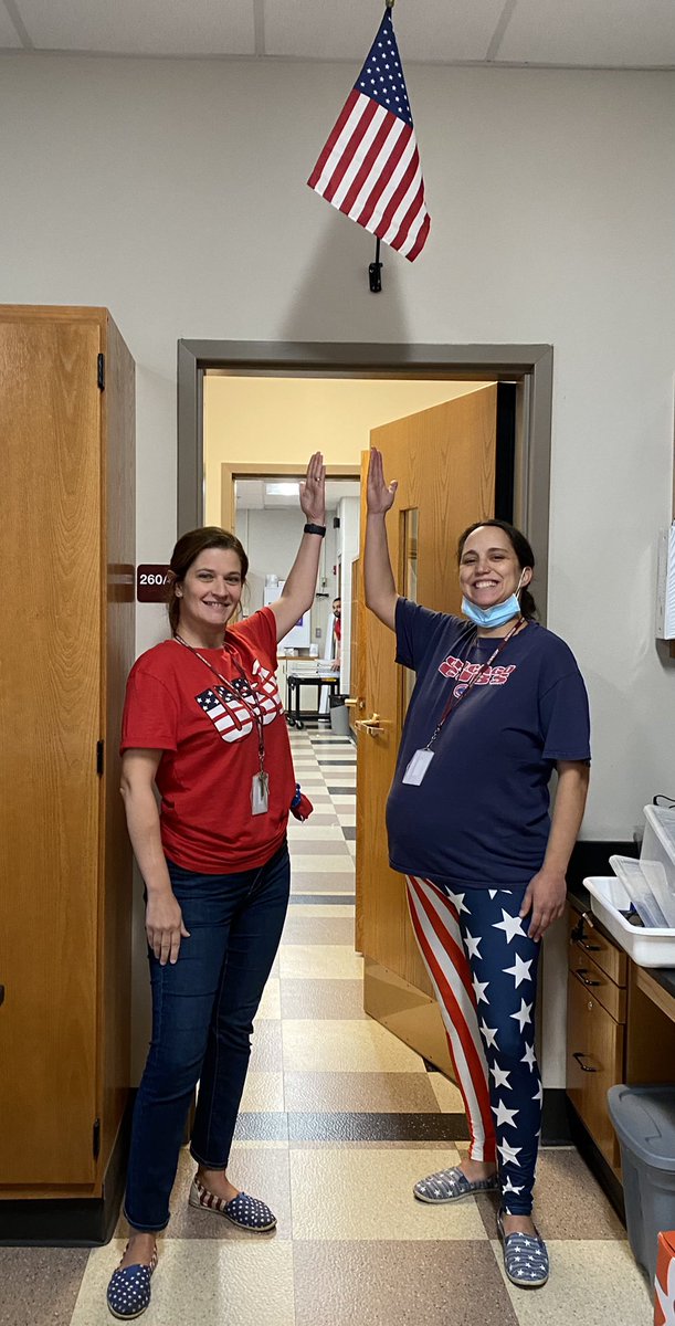 VizzaMilligan's tweet photo. Homecoming week 2022, Day 1 - USA day @argohs217 https://t.co/gBcIWIrZkp