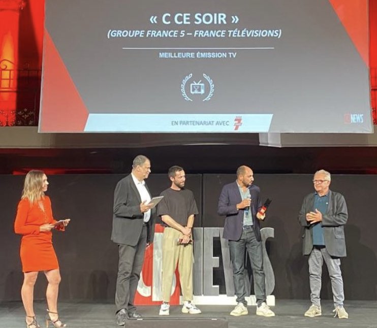 Bravo à toute l’équipe de <a href="/Ccesoir/">CCeSoir</a> <a href="/KRissouli/">Karim RISSOULI</a> <a href="/LaureAdler/">Laure Adler</a> @CamilleDiao <a href="/MichelField/">Michel  Field</a> pour ce Prix de la meilleure émission de télévision et merci à <a href="/stephanesg/">Stéphane Sitbon-Gomez</a> pour l’inspiration d’origine .