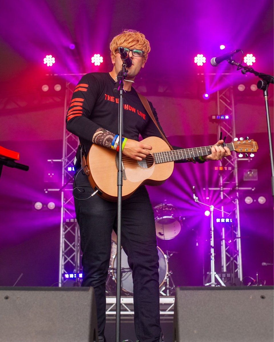 Great shot taken by Rhys B Photography from Sunday's gig in #Aberystwyth!
I recently had a message from a lovely lady telling me I should change my 'wig' to a more natural one... I don't think she believed me when I told her it was my real hair... #sorryKaren #edsheerantribute