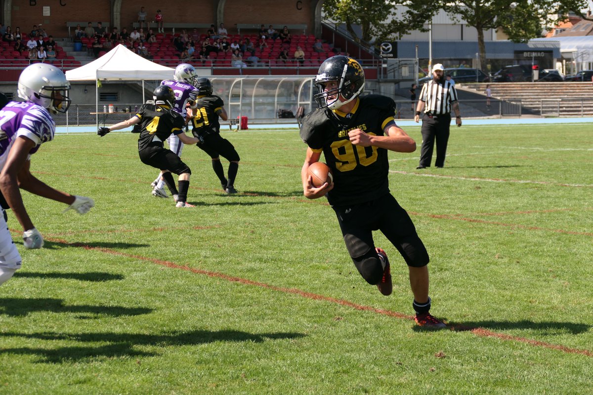 Bern Grizzlies (@berngrizzlies) on Twitter photo Impressionen vom U16-Spiel auswärts gegen die <a href="/afcthuntigers/">AFC Thun Tigers</a>. Leider hat es nicht für einen Sieg gereicht. Unsere Junioren mussten sich mit 4️⃣2️⃣:0️⃣0️⃣ geschlagen geben.
#BernGrizzlies #AmericanFootball #U16 Impressionen vom U16-Spiel auswärts gegen die <a href="/afcthuntigers/">AFC Thun Tigers</a>. Leider hat es nicht für einen Sieg gereicht. Unsere Junioren mussten sich mit 4️⃣2️⃣:0️⃣0️⃣ geschlagen geben.
#BernGrizzlies #AmericanFootball #U16