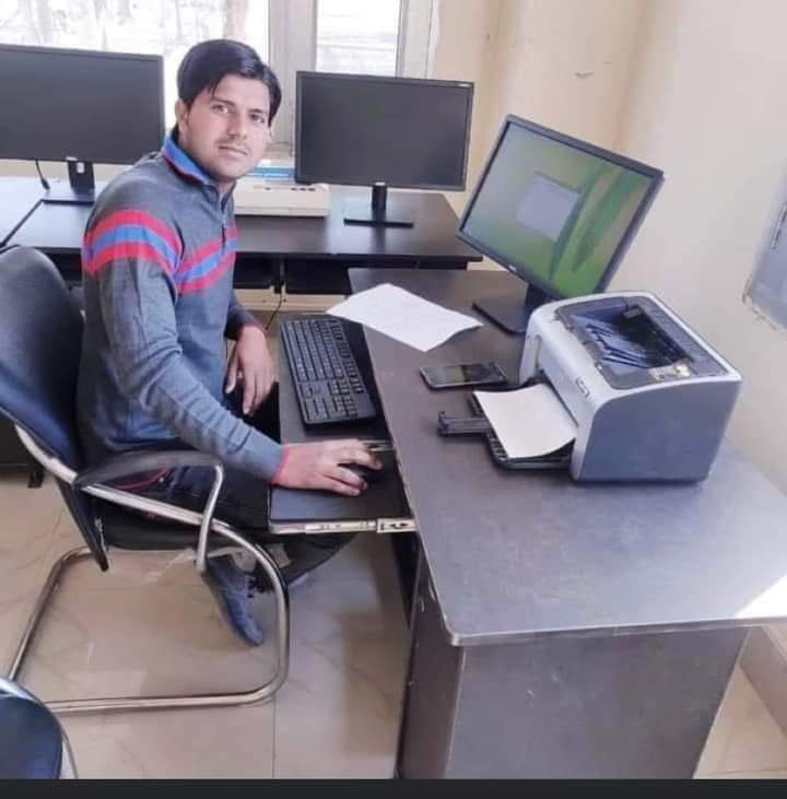 AdvTauru's tweet photo. सोहना तावडू के गांव डिंगरहेड़ी, तावडू के निवासी मृतक इमरान के परिवार को मुआवजा देने, परिवार के सदस्य को स्थायी रोजगार, और सरकारी तंत्र की विफलता की न्यायिक जांच करने की अपील करता हूं।
@cmohry @AdvocateNafis @Districtnuh @Ch_RanjitSingh @DHBVNL
#JusticeForImran https://t.co/cpVaIFUKjV