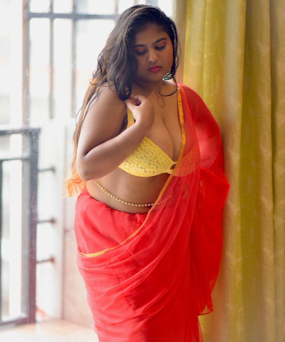mmeghaa85's tweet photo. Saree is the only things where women easily shows her inviting zone https://t.co/94W95Wq6SW