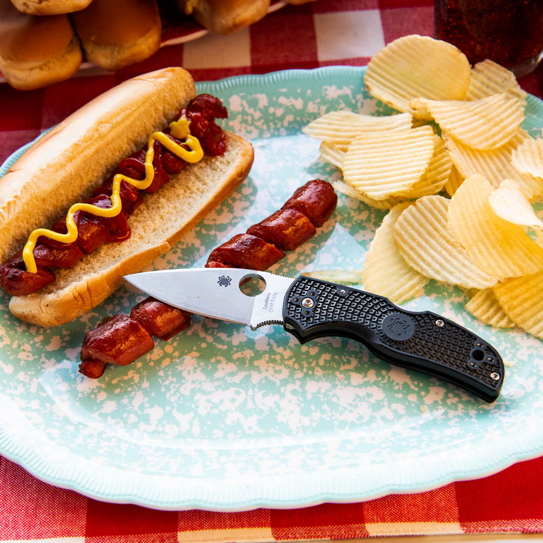 SpydercoKnives's tweet photo. It's back to the grind today. Hope everyone had a safe #LaborDay yesterday! What did you use your #Spyderco knife for?
#SpydercoKnives #Native5 #Grilling #fishing https://t.co/vkYCVOone2