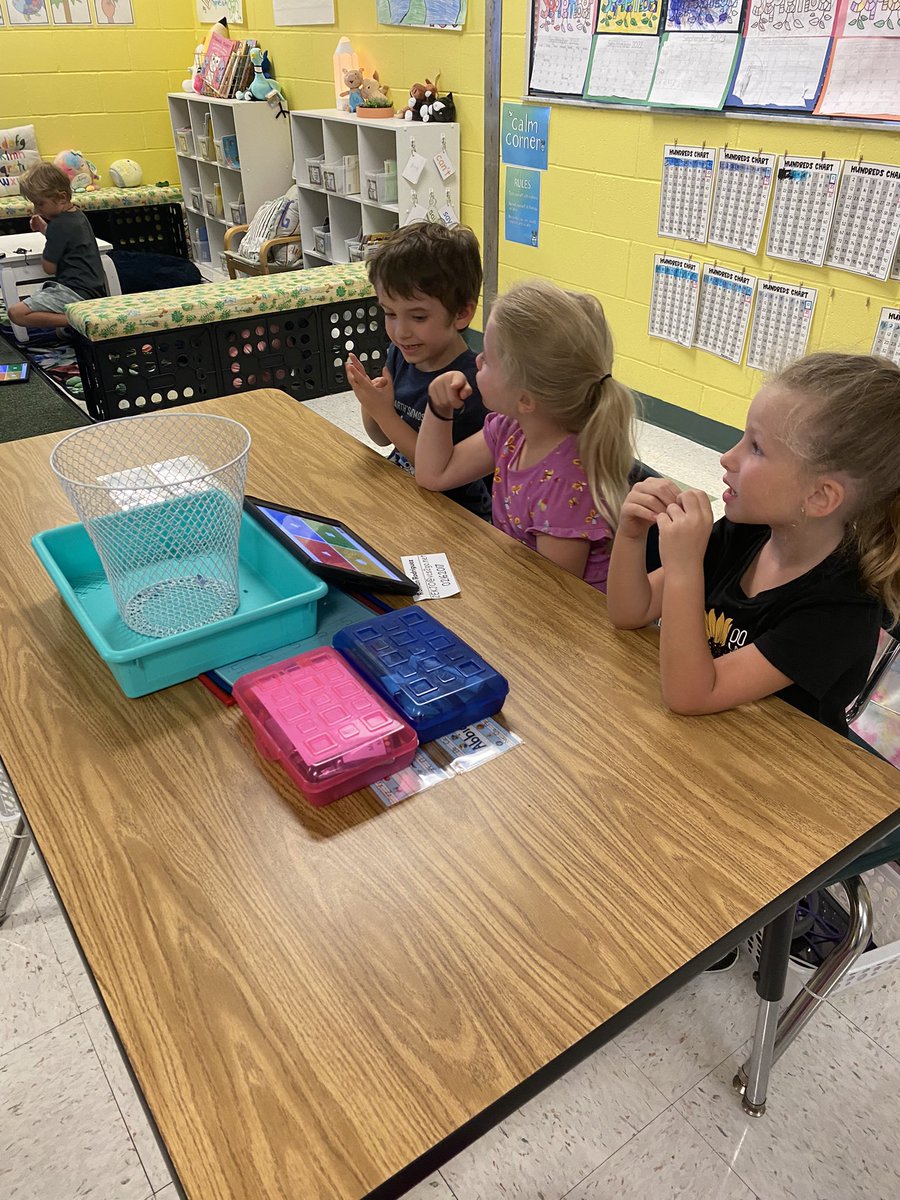 DGregoryVCS's tweet photo. Teaching communication &amp; teamwork while reviewing our past Math checklist @MsKellysKinders @carrieadevaney @spiritbelieves #spiritbelieves https://t.co/6Iya3otBhF
