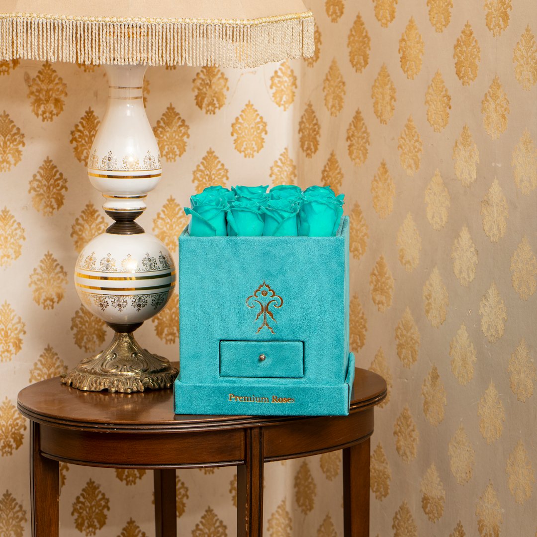 PremiumRosesco's tweet photo. Turquoise Gifts like no other… #turquoiseflowers #premiumroses #flowersdeliveryprime #freshflowers #preservedrose https://t.co/ktuR43MLDg