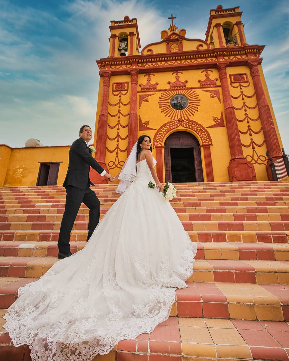 La única manera de agregarle aún más magia el amor, es celebrándolo en un #PuebloMágico.💍💐🎊 #Comitán

📸 @urbina_fotografias

#VisitChiapas #ChiapasRomántico #MeEncantasChiapas #MartesDeBodas #BodasDestino #Wedding #Bride