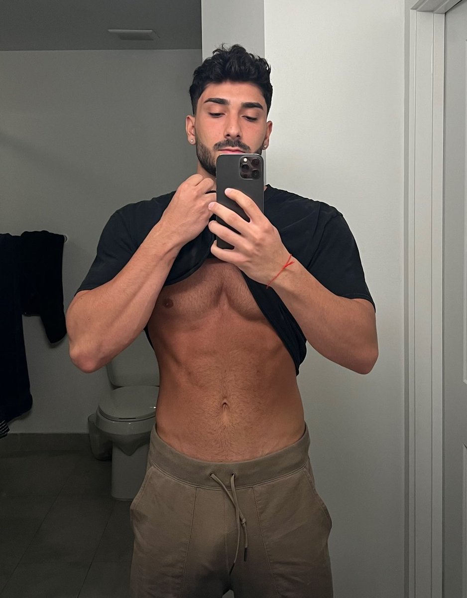 zayndominant's tweet photo. Who wants to be my fitness buddy? https://t.co/xEqbd1zWHx