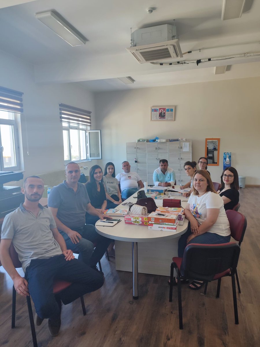 yenikarpuzluio's tweet photo. 2022-2023 Sene Başı Öğretmenler Kurulu Toplantısı tüm öğretmenlerimizin katılımıyla gerçekleşti.Müdürümüz Ahmet YILMAZ öğretmenlerimize ve öğrencilerimize yeni eğitim öğretim yılında başarılar diledi.@Edirne_MEM @ipsalailcemem @smehmetengin @Dr_Onderarpaci https://t.co/Fajsb2Kpu1