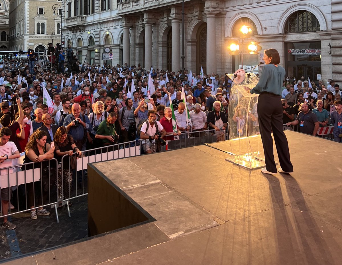 Più scuola e più sanità pubblica per eliminare le diseguaglianze.
A #Meloni diciamo che sui #diritti vogliamo di più: #matrimonioegualitario e una legge contro crimini d'odio come #ddlzan

<a href="/ellyesse/">Elly Schlein</a> 
#Scegli #25SettembreVotoPD